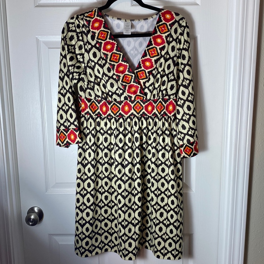 Avon Dress V Neck MIDI Empire Waist with Bell Sleeve Geometric Print Size Med